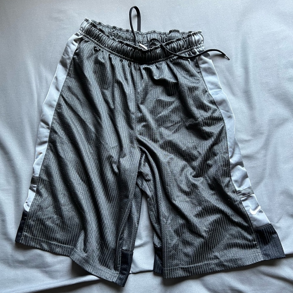 ▪️Dark grey nike shorts▪️